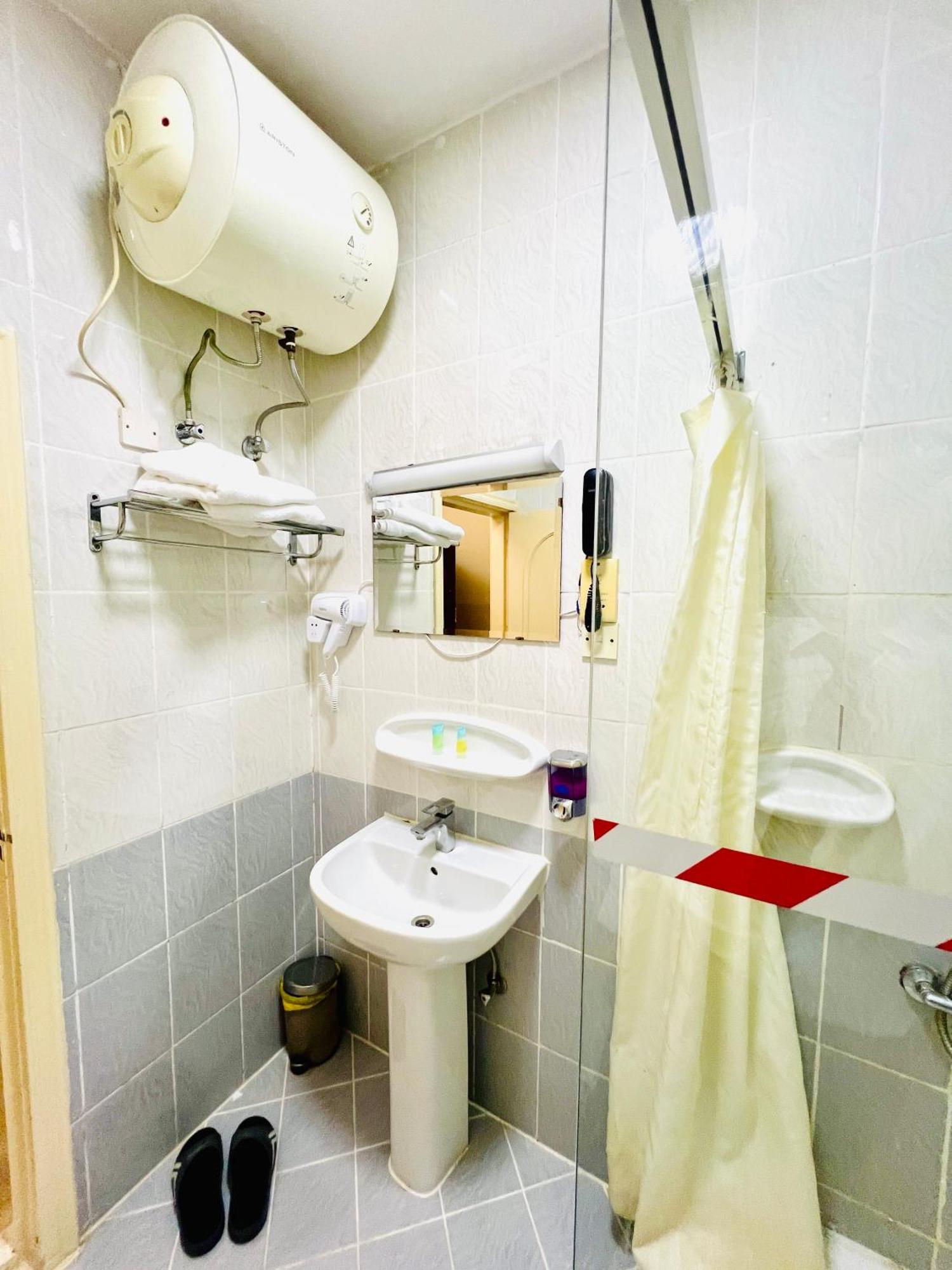 דובאי Al Ahrar Hotel מראה חיצוני תמונה