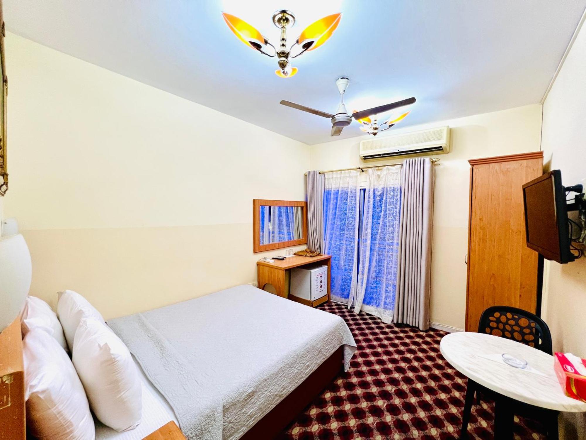 דובאי Al Ahrar Hotel מראה חיצוני תמונה